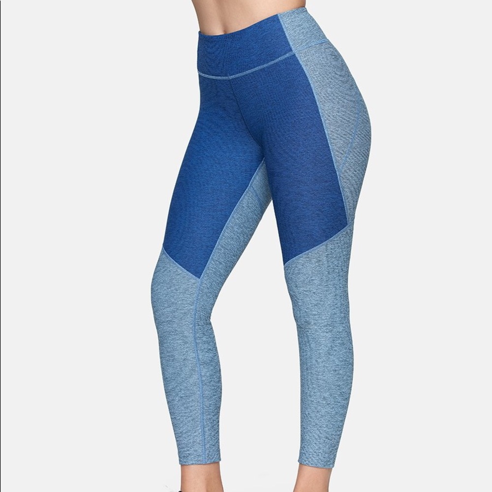 Outdoor voices 3/4 two tone leggings
